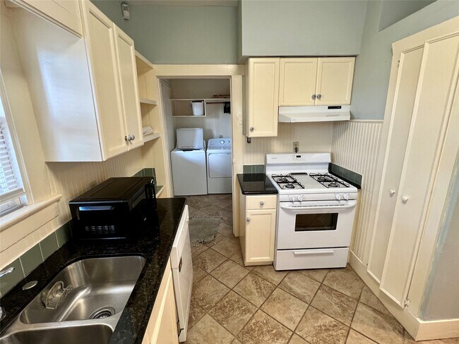 Building Photo - 501 E 28th St