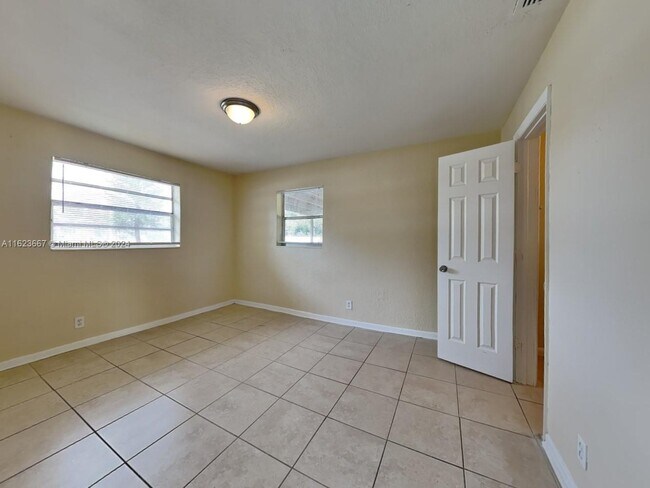 Building Photo - 5491 SW 6th St