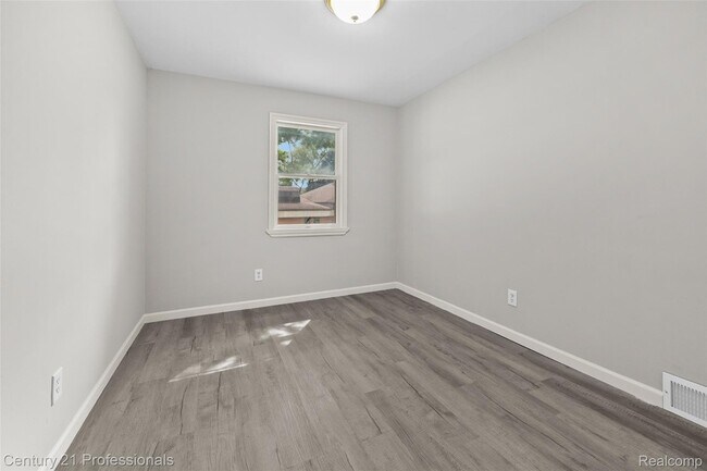 Building Photo - 3621 Livernois Rd