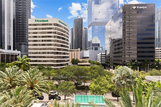 Building Photo - 950 Brickell Bay Dr