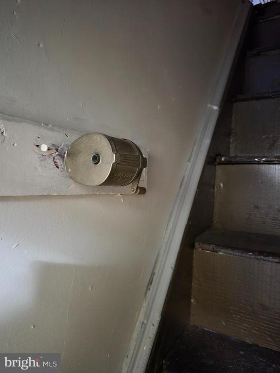 Building Photo - 4610 Chester Ave