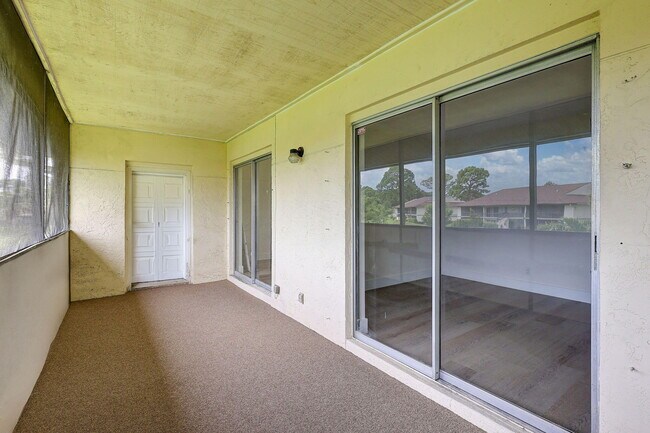 Building Photo - 6299 Chasewood Dr