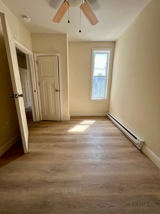 Building Photo - Newly Renovated 3-Bedroom Townhome in Fairhill! Available NOW!