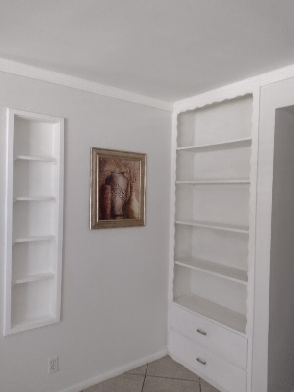 Building Photo - 1031 N Holly Ave