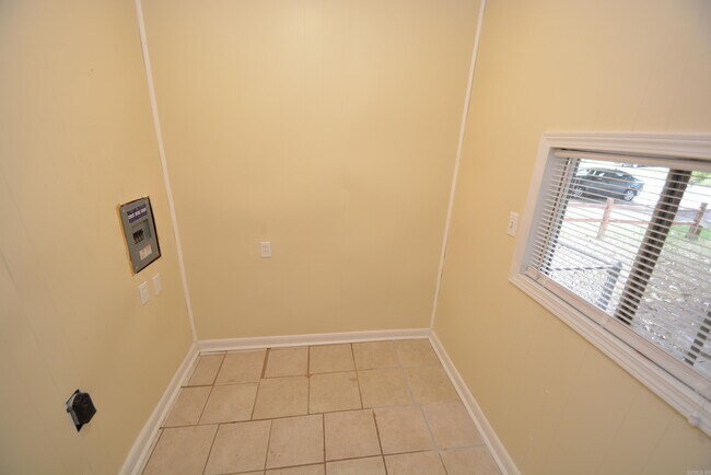 Building Photo - 5709 Windamere Dr