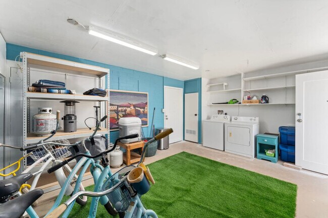 Building Photo - 11031 W Cumberland Dr