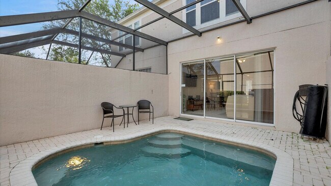 Building Photo - 2326 Silver Palm Dr