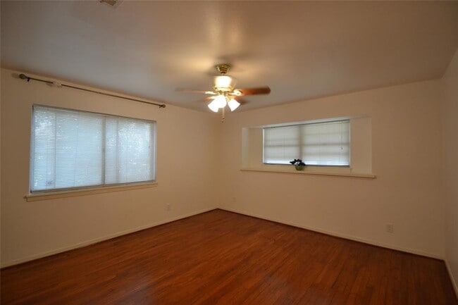 Building Photo - 5422 Kingfisher Dr