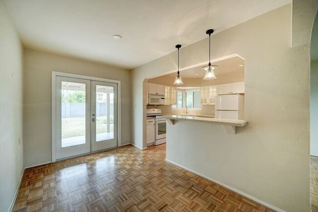 Building Photo - COMING SOON! Charming 2-Bedroom Rental in ...