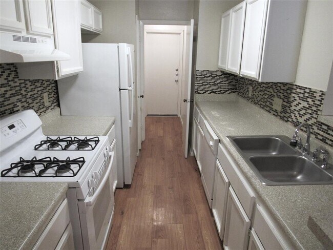 Building Photo - 7812 West Gate Blvd