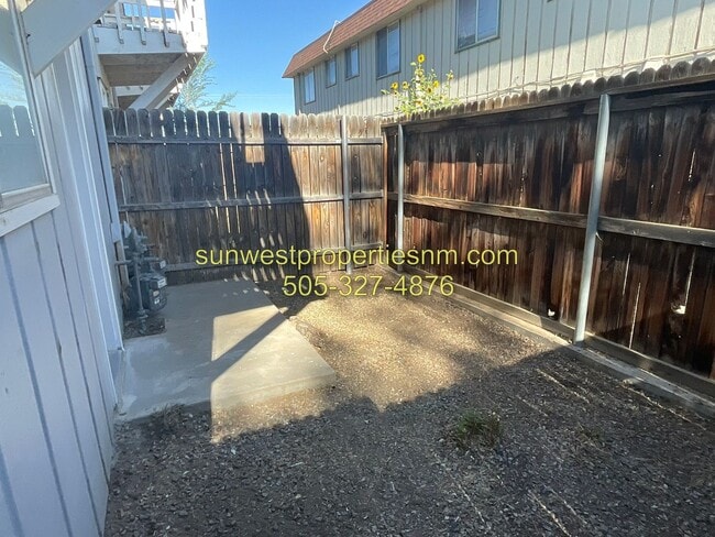 Building Photo - 518 N Locke Ave