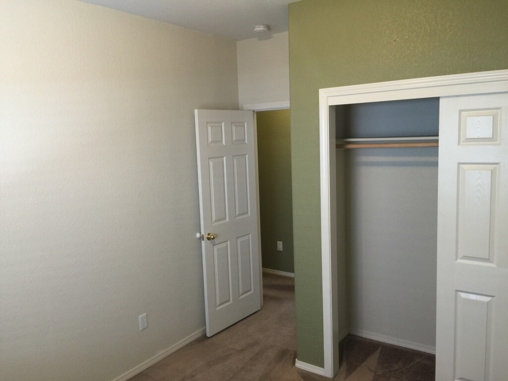 Avocado room - 2626 Capella Dr