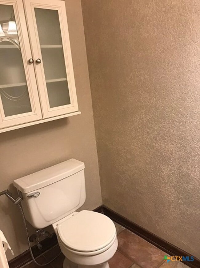 Building Photo - 419 Tomahawk Dr