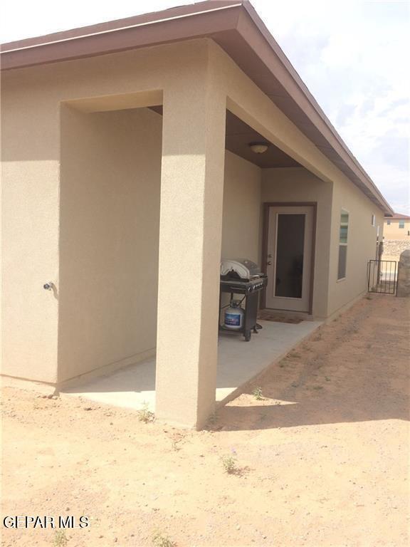 Building Photo - 7008 Faxon Dr
