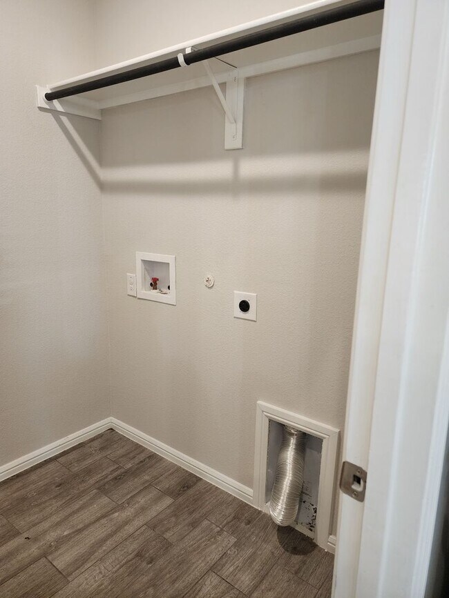 Building Photo - Stunning 4-Bedroom Home in Crowley