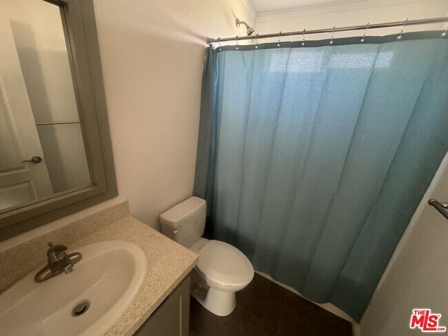 Building Photo - 1336 La Crescenta Dr