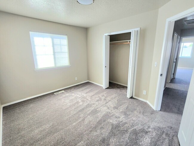 Building Photo - Move In Special- $500.00