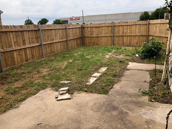 Building Photo - 3/2/2 Great neighborhood!  Move in Ready!