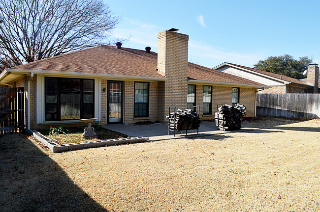 Building Photo - Charming 3 Bedroom Home In South Fort Worth