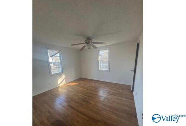 Building Photo - 118 Brockway Ave