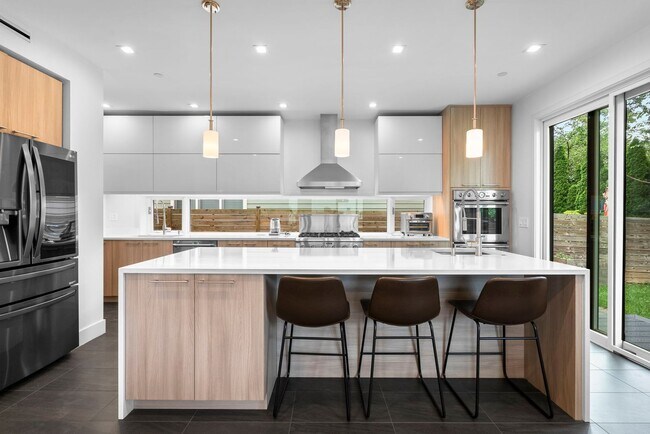 Building Photo - 5 Bed 4.5 Bath - Bethesda Contemporary Home