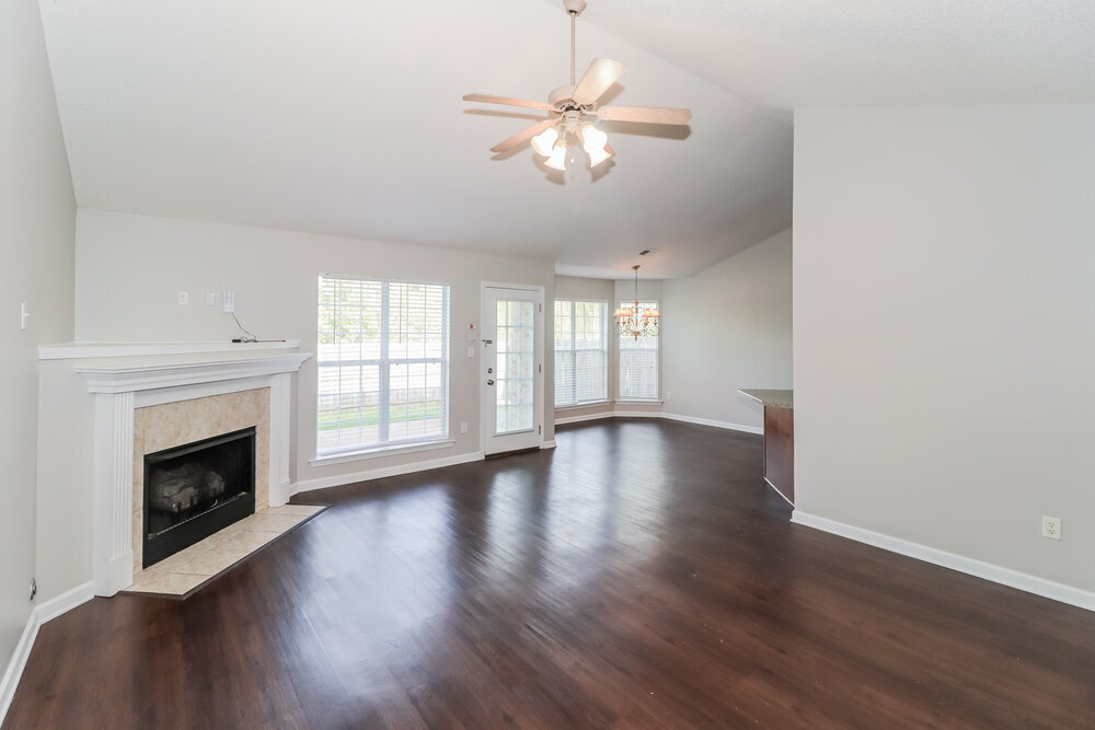 Building Photo - 10316 Cottage Oaks Dr