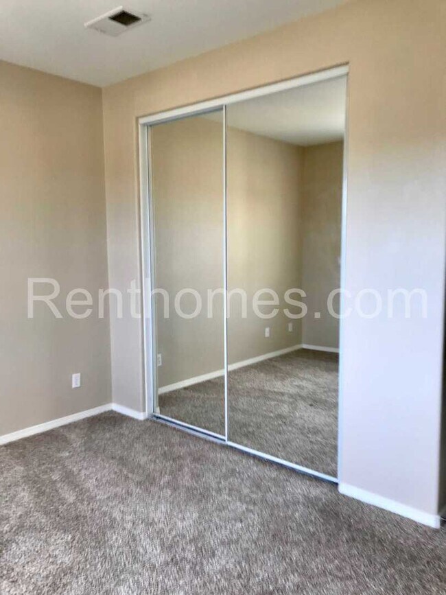 Building Photo - 5539 Alexandrine Ct