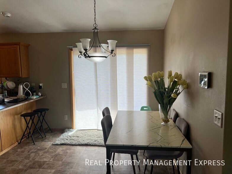 Building Photo - Spacious 5-Bedroom Gem with Open Concept &...