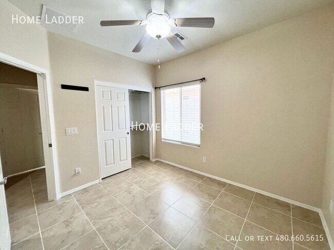 Building Photo - 2523 N Pecos Dr