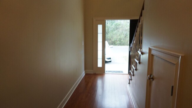 Building Photo - 3406FBarack