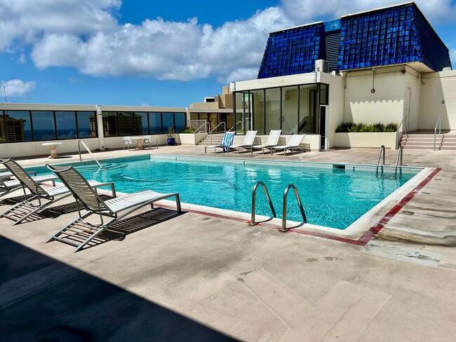 Primary Photo - Panoramic Views of Waikiki from the Roof T...