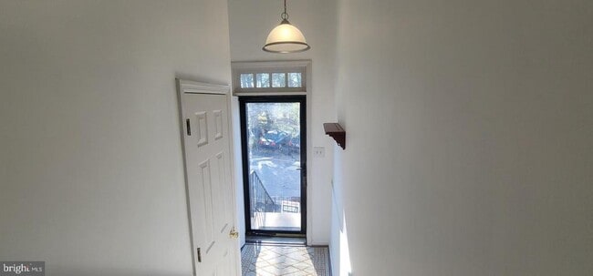 Building Photo - 10 Woodfield Dr