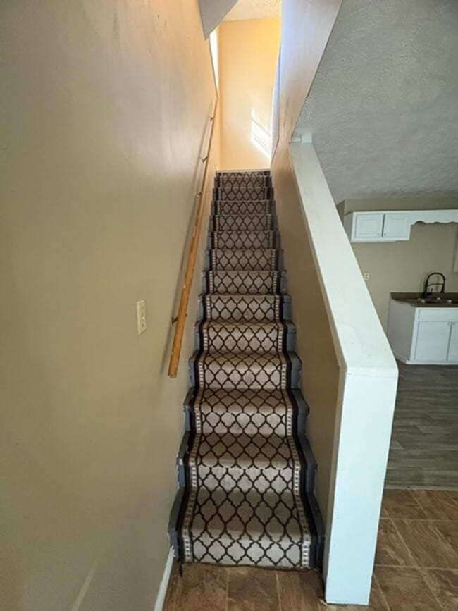 Building Photo - Renovated 3 Bedroom 2 Bath Home for Rent!