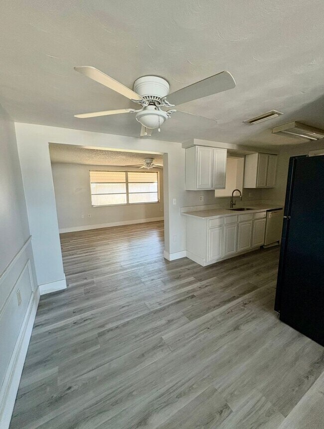 Building Photo - 3606 Blackhawk Dr