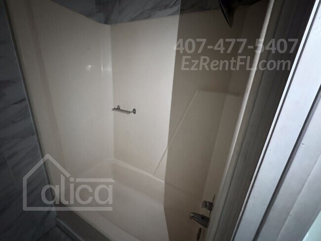 Building Photo - Crest Villas Studios Available NOW! Ask ab...
