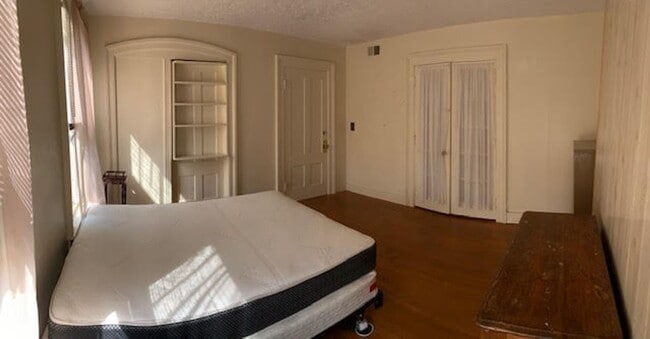 Building Photo - 7 University Pl