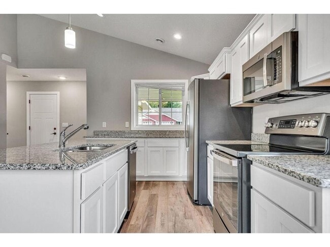 Building Photo - 722 Hilltop Ln