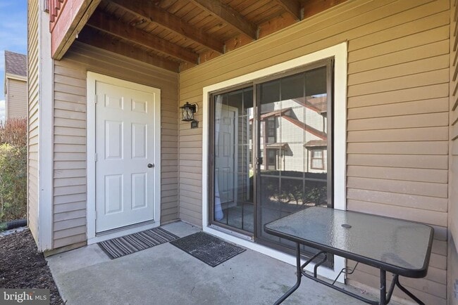 Building Photo - 2014 Barry Ct