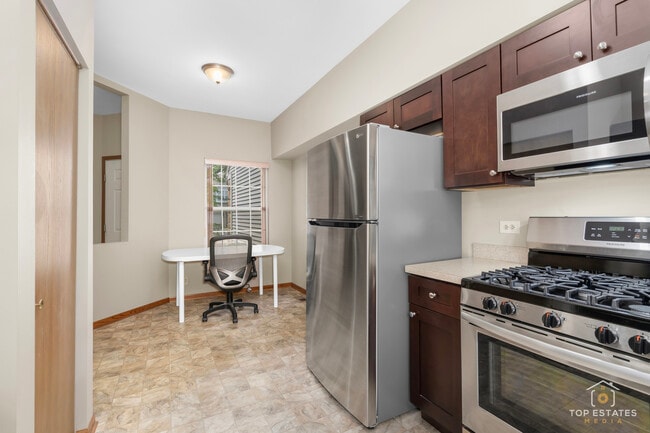 Building Photo - 951 Viewpoint Dr
