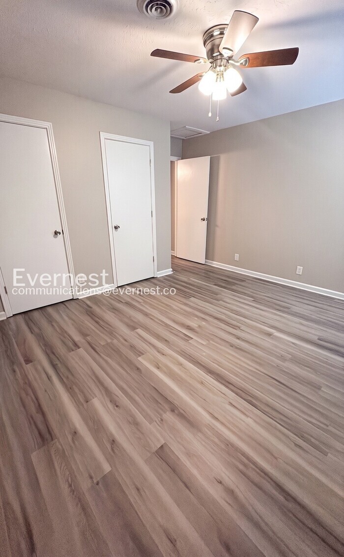 Building Photo - 483 Ellenwood Dr