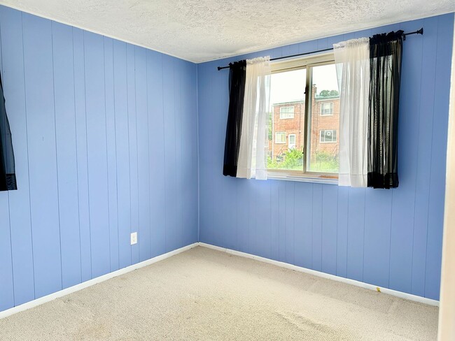 Building Photo - Charming 3-bedroom, 1.5-bathroom! Pets Wel...
