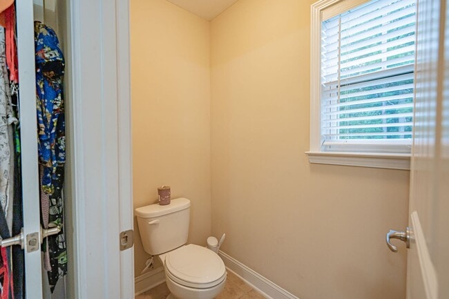 Building Photo - Forest Lakes Pooler