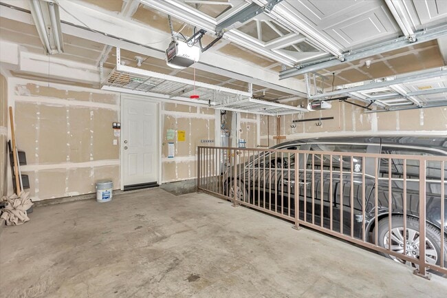 Building Photo - Beautiful Communication Hill Townhome