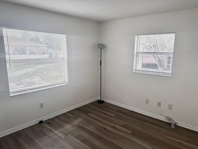 Building Photo - 402 Big Cedar Way