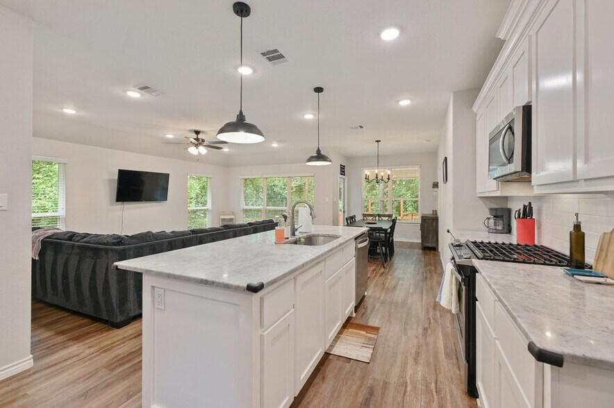 Building Photo - 3824 Springfield Dr