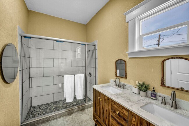 Building Photo - FULLY FURNISHED & BEAUTIFULLY REMODELED CLASSIC HOME NEAR UNR WITH UNBEATABLE I-80 ACCESS