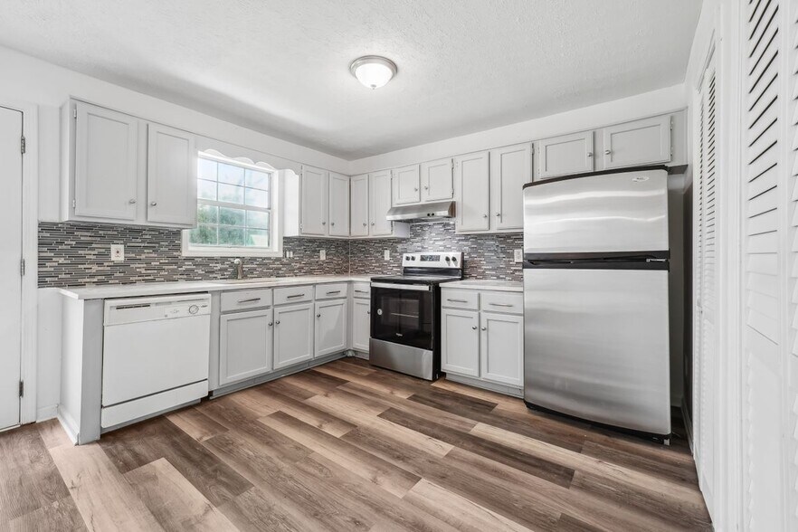 Building Photo - 3758 Westchase Dr