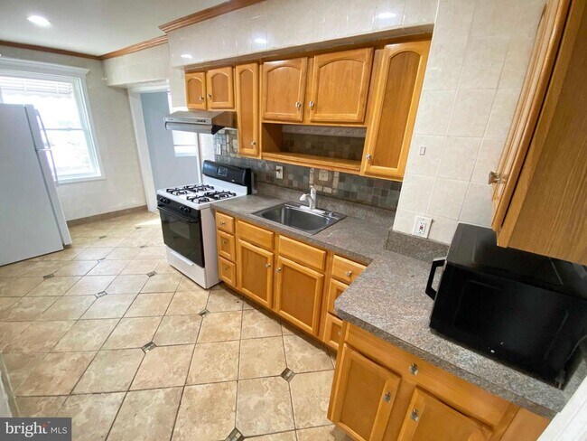 Building Photo - 6330 Leonard St