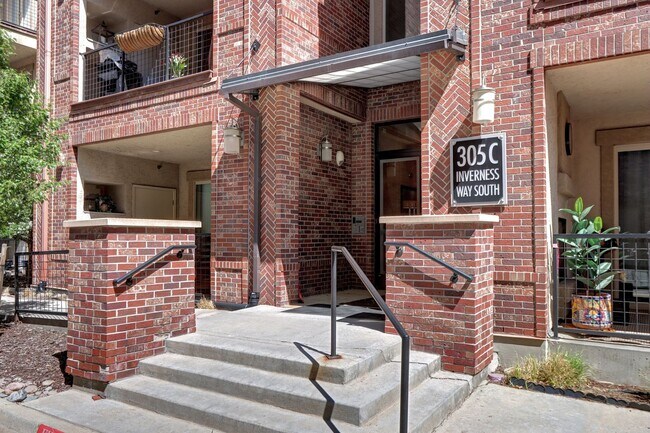 Primary Photo - Private 2 bed 2 bath Condo in Inverness En...