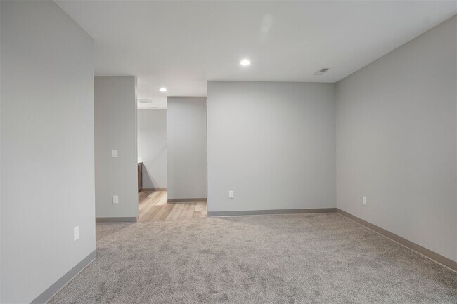 Building Photo - 1719/1721 N Manifold Ln